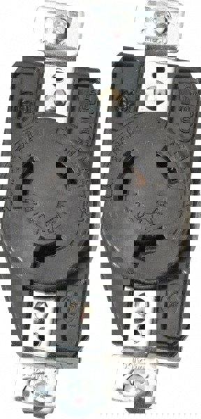 277 VAC, 20 Amp, L7-20R NEMA, Self Grounding Receptacle